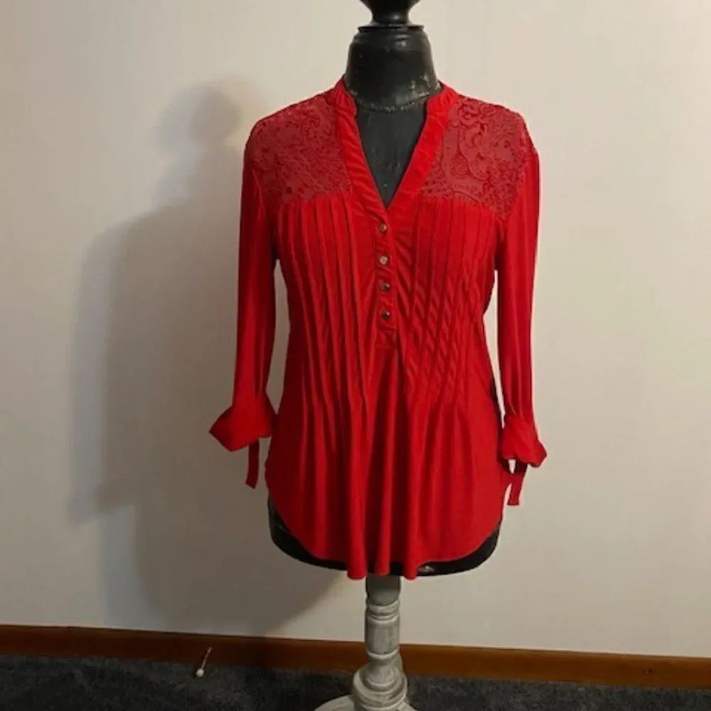New Directions Red V-neck, lace bodice, 3/4 sleeves roll tab, size S